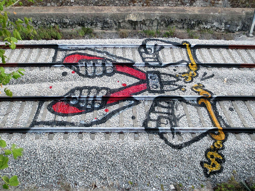railway-train-tracks-portugal-street-art-artur-bordalo-7 railway-train-tracks-portugal-street-art-artur-bordalo-7
