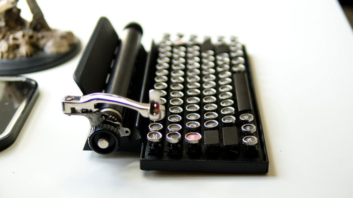 vintage-typewriter-qwerkywriter-usb-keyboard-brian-min-1 vintage-typewriter-qwerkywriter-usb-keyboard-brian-min-1