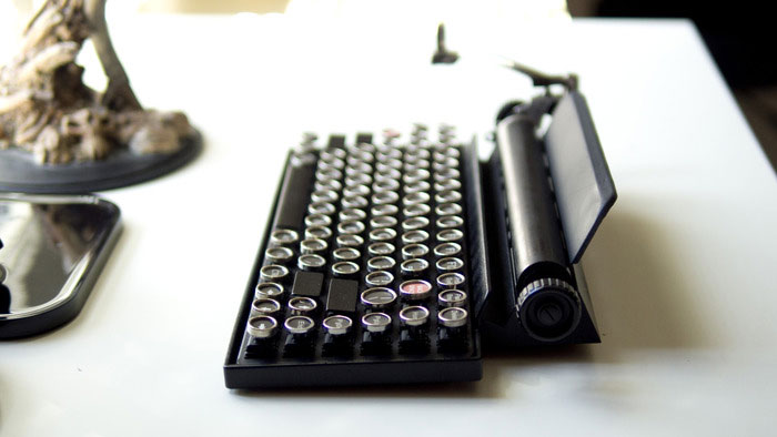 vintage-typewriter-qwerkywriter-usb-keyboard-brian-min-2 vintage-typewriter-qwerkywriter-usb-keyboard-brian-min-2