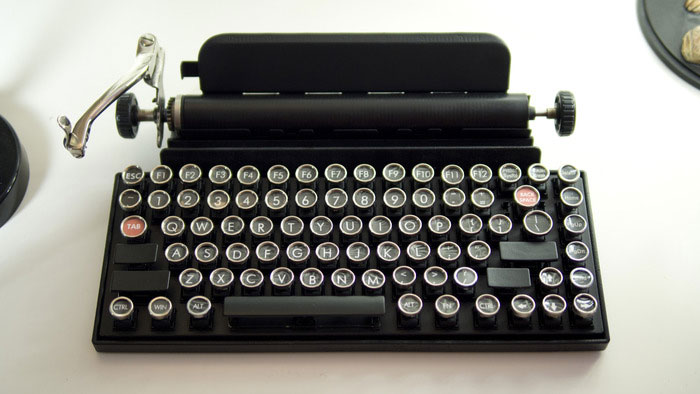vintage-typewriter-qwerkywriter-usb-keyboard-brian-min-3 vintage-typewriter-qwerkywriter-usb-keyboard-brian-min-3