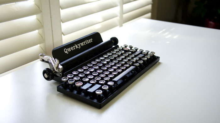 vintage-typewriter-qwerkywriter-usb-keyboard-brian-min-4 vintage-typewriter-qwerkywriter-usb-keyboard-brian-min-4