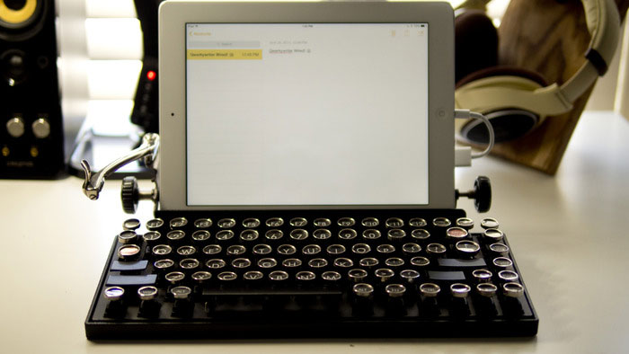 vintage-typewriter-qwerkywriter-usb-keyboard-brian-min-5 vintage-typewriter-qwerkywriter-usb-keyboard-brian-min-5