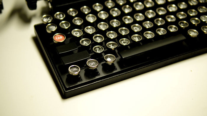 vintage-typewriter-qwerkywriter-usb-keyboard-brian-min-6 vintage-typewriter-qwerkywriter-usb-keyboard-brian-min-6