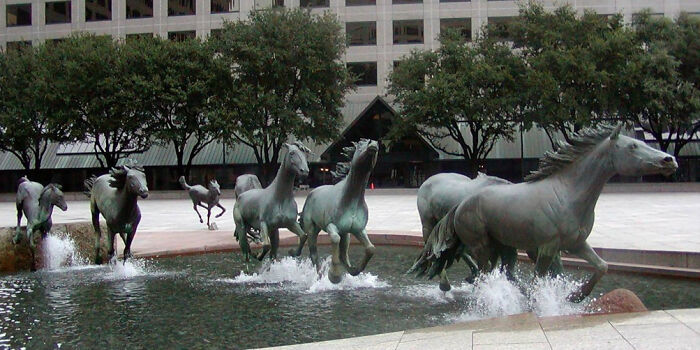 25 Of The Most Creative Sculptures And Famous Statues From Around The World