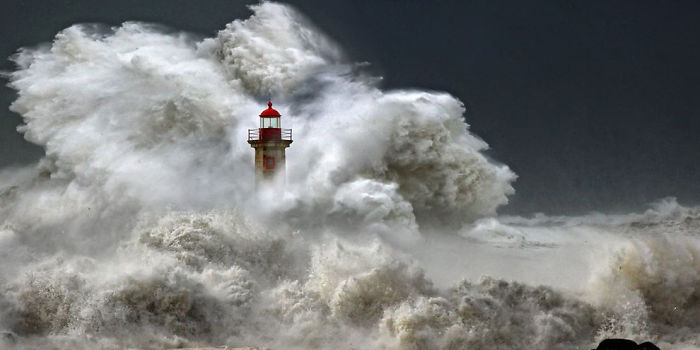 28 Breathtaking Photos Of Lighthouses That Have Stood The Test Of Time