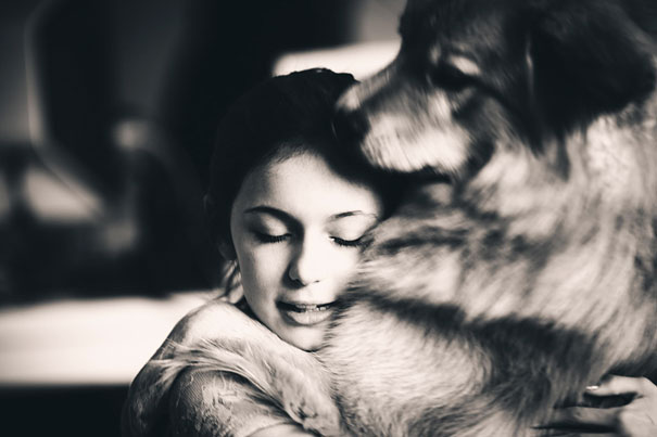 cute-dogs-hugging-humans-16 cute-dogs-hugging-humans-16