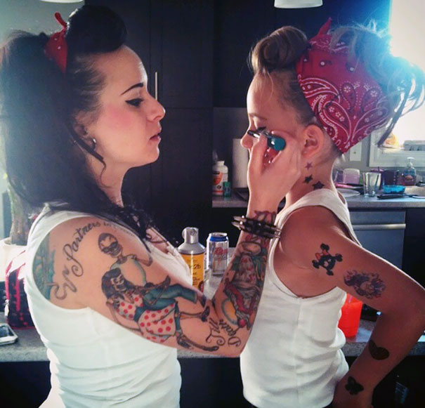 like-mother-like-daughter-funny-photography-22 like-mother-like-daughter-funny-photography-22