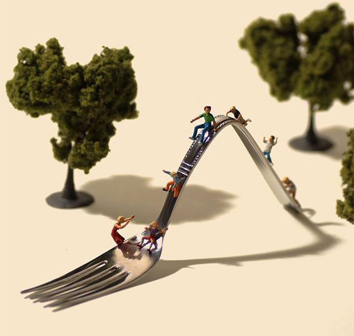 Japanese Artist Creates Fun Miniature Dioramas Every Day For 4 Years
