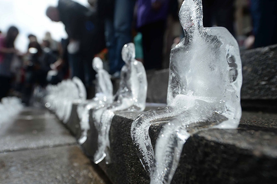 minimum-monument-ice-sculptures-first-world-war-commemoration-nele-azevedo-3 minimum-monument-ice-sculptures-first-world-war-commemoration-nele-azevedo-3