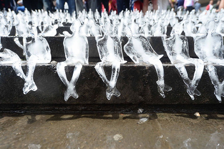 minimum-monument-ice-sculptures-first-world-war-commemoration-nele-azevedo-5 minimum-monument-ice-sculptures-first-world-war-commemoration-nele-azevedo-5