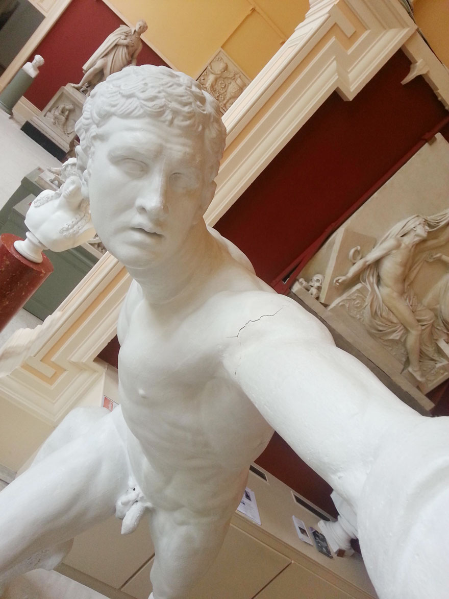 statue-selfies-3 statue-selfies-3