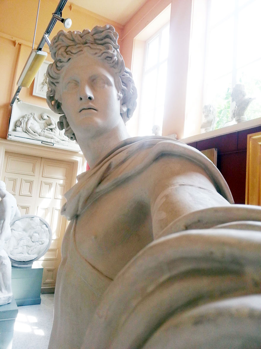 statue-selfies-4 statue-selfies-4