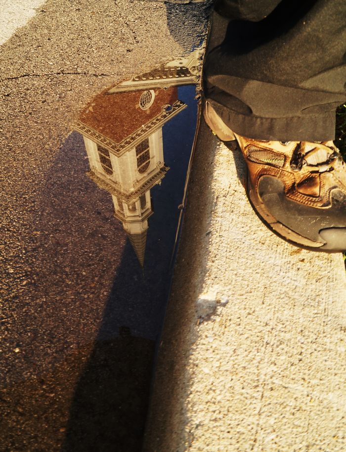 Saliendo De La Iglesia