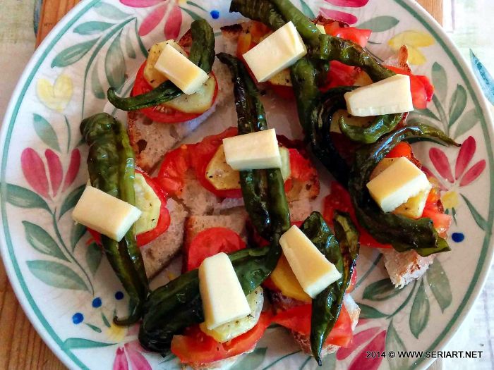 Entrante - Pincho De Patata Tomate Pimiento Y Queso