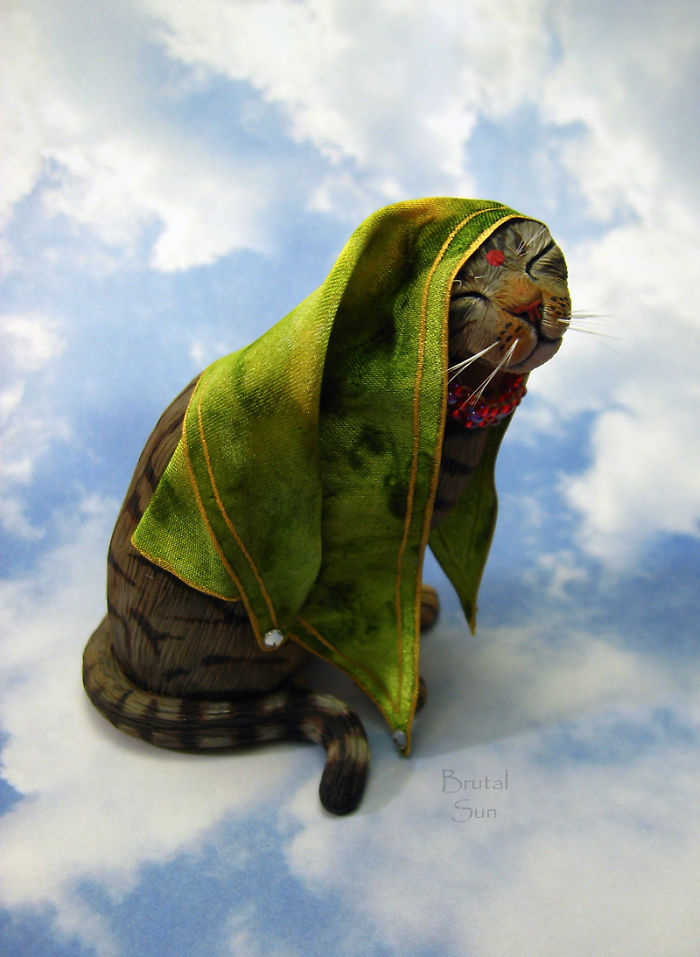 Miniature Cat Figurines Sculpted From Polymer Clay
