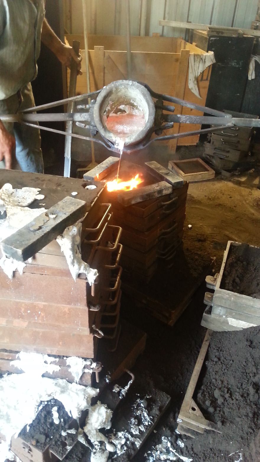 I Make Unique Furniture By Pouring Cast Aluminum Onto Wood I Make Unique Furniture By Pouring Cast Aluminum Onto Wood