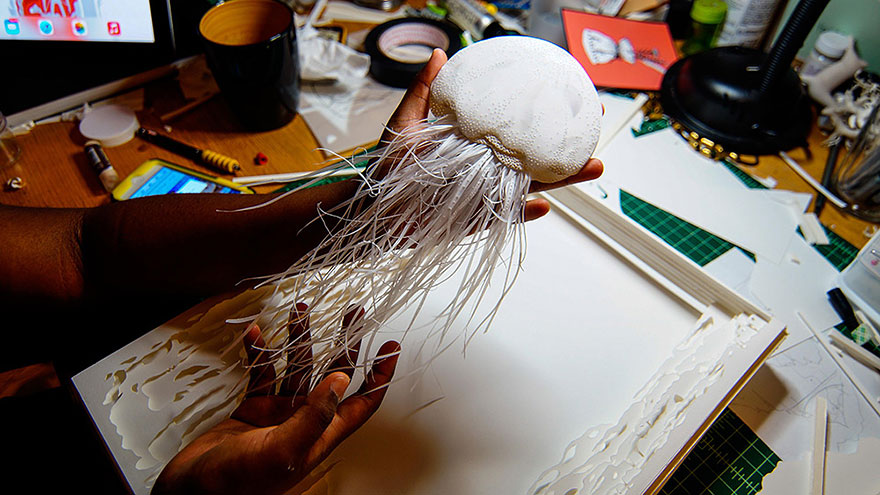 backlit-paper-sculptures-shadow-art-hari-deepti-2 backlit-paper-sculptures-shadow-art-hari-deepti-2