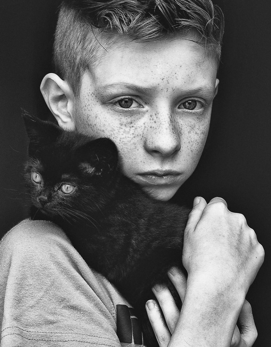 Child And His Cat