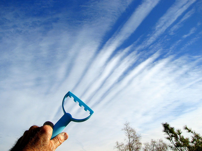 cloud-forced-perspective-optical-illusions-16 cloud-forced-perspective-optical-illusions-16
