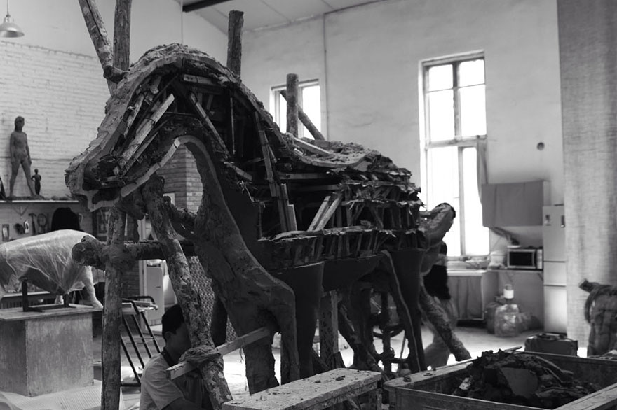 dreams-animal-sculptures-surreal-wang-ruilin-22 dreams-animal-sculptures-surreal-wang-ruilin-22