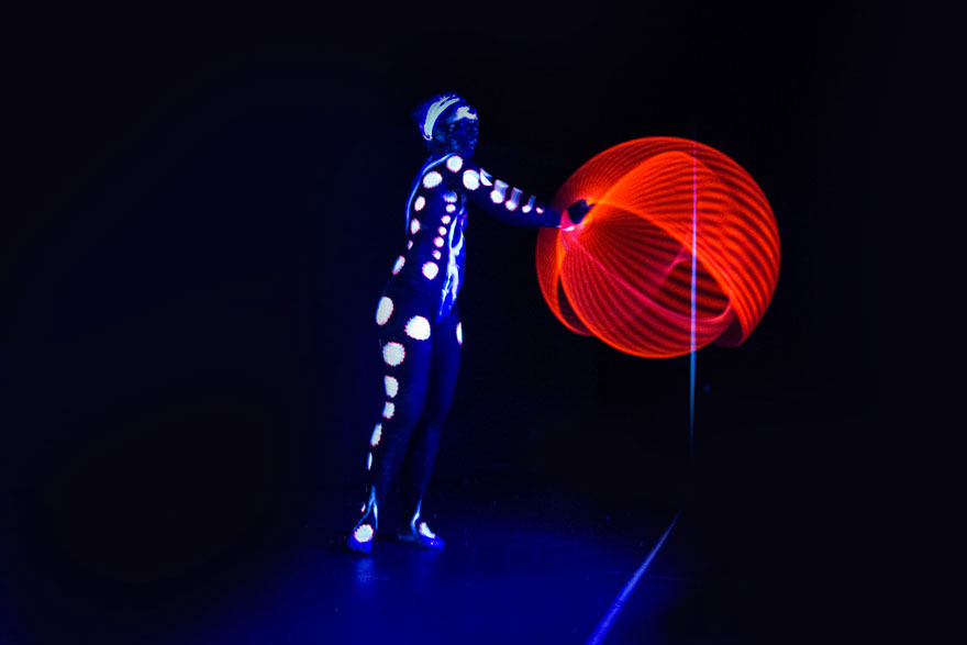 mesmerizing-light-trails-hula-hoop-4