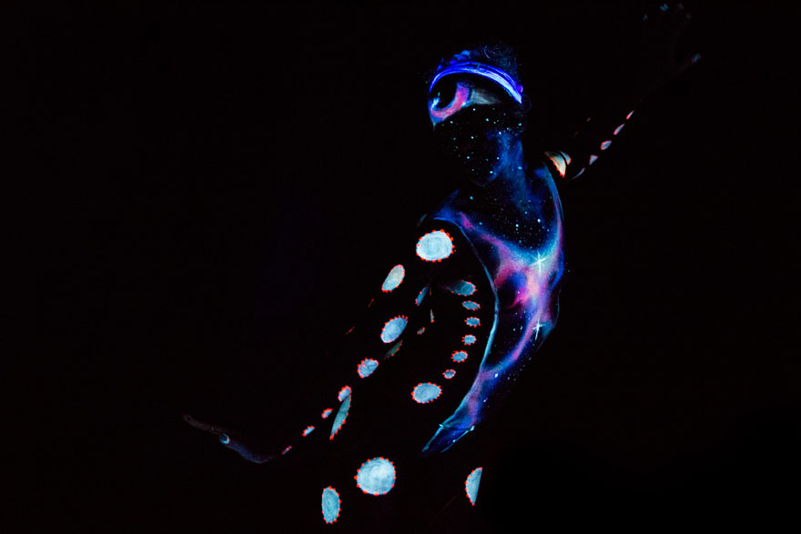 mesmerizing-light-trails-hula-hoop-8