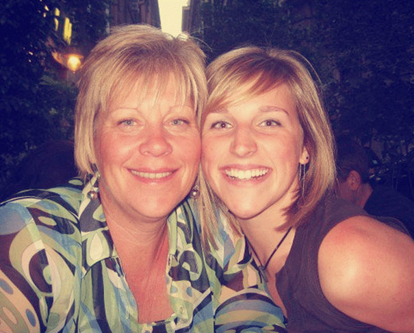 mother-and-daughter-photo-recreation-7