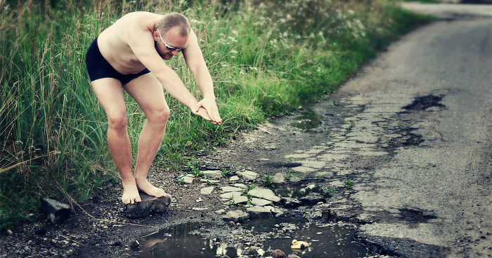 Friends Take Funny Pothole Photos To Draw Government’s Attention To Poor Road Conditions In Kaunas