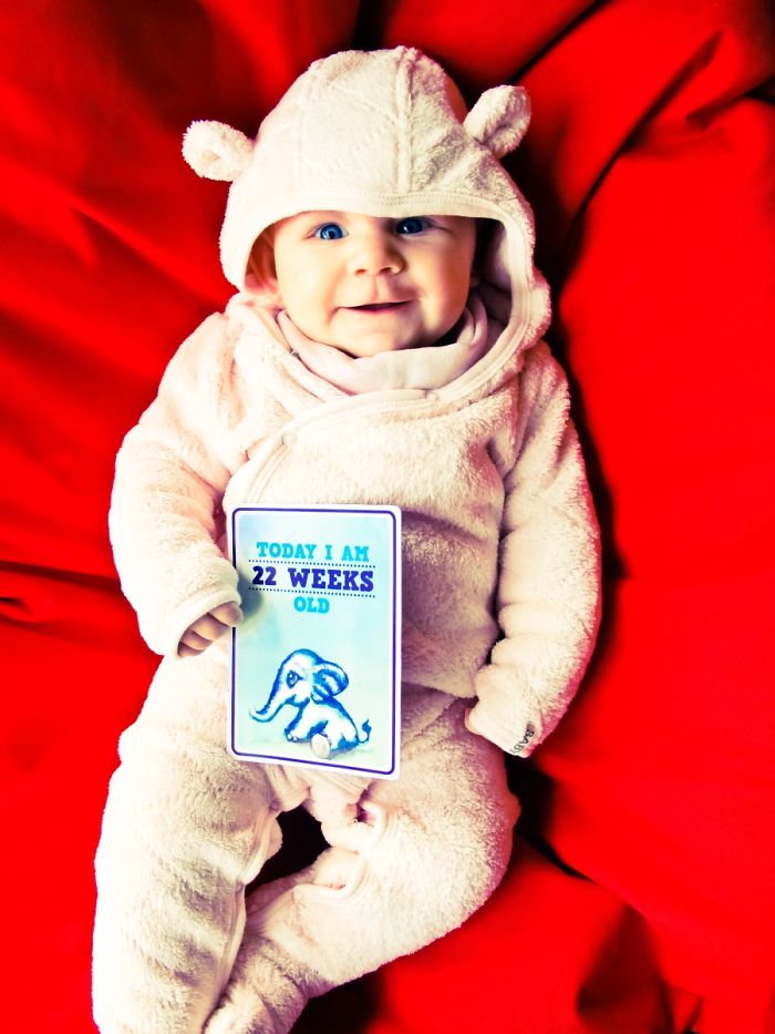 Mum Is Taking Creative Pictures Of Her Daughter Every Week Mum Is Taking Creative Pictures Of Her Daughter Every Week