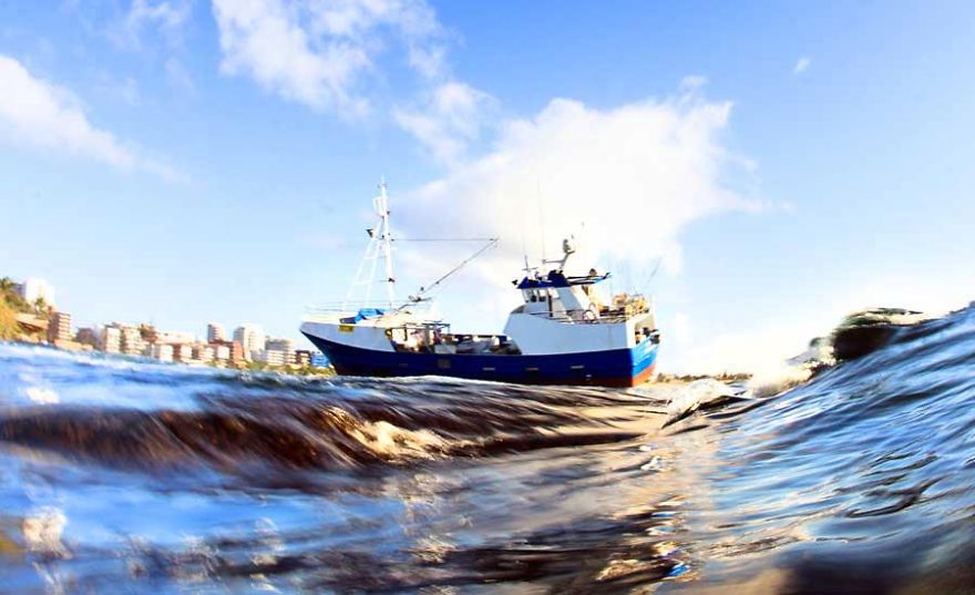 Boat Run Upon An Exposed Reef Cronulla, Sydney