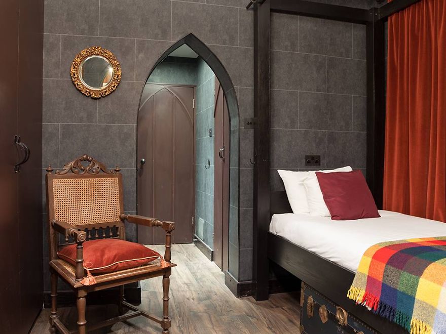 Harry Potter Fans Can Now Stay In Hogwarts-Themed Hotel Rooms