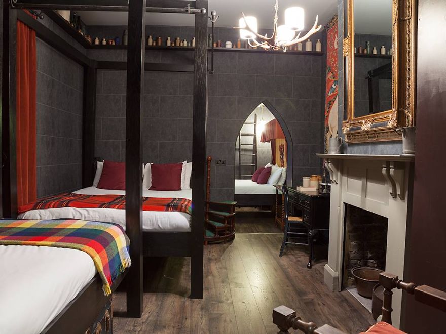 Harry Potter Fans Can Now Stay In Hogwarts-Themed Hotel Rooms