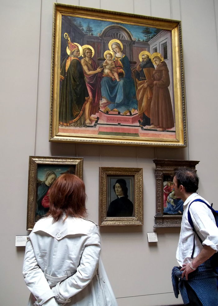 Appreciating Beauty. Louvre, Paris.