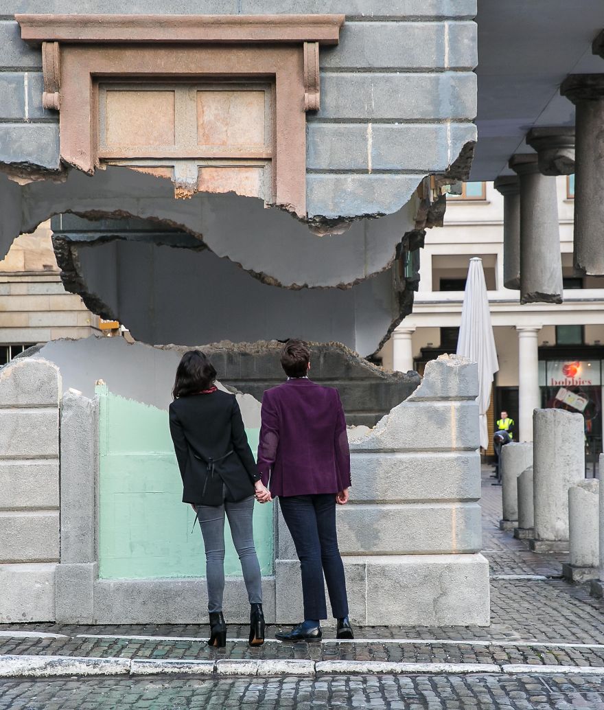 This Building In London Floats Unbelievably In Mid-Air This Building In London Floats Unbelievably In Mid-Air