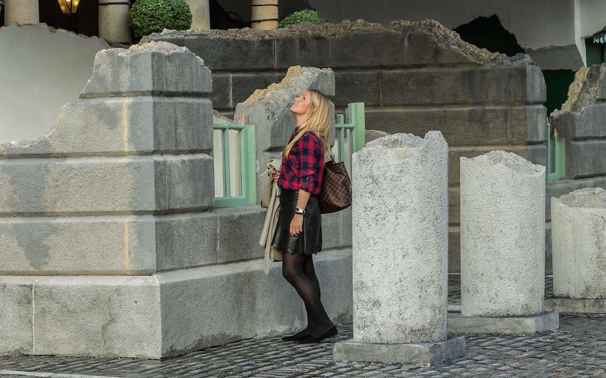 This Building In London Floats Unbelievably In Mid-Air