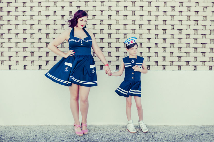 Photographer Mom Turns Her 9-Year-Old Adopted Daughter Into Iconic Characters Photographer Mom Turns Her 9-Year-Old Adopted Daughter Into Iconic Characters