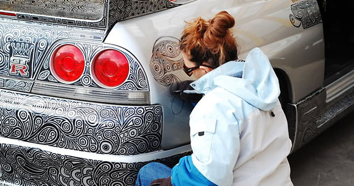 Guy Lets His Artist Wife Doodle With Sharpie Pen On His Nissan Skyline GTR