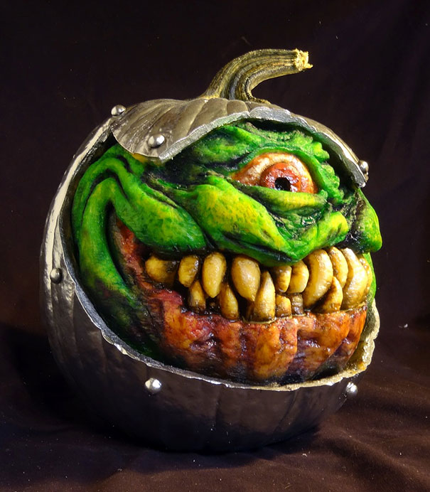 creepy-pumpkin-carvings-jon-neill-11 creepy-pumpkin-carvings-jon-neill-11