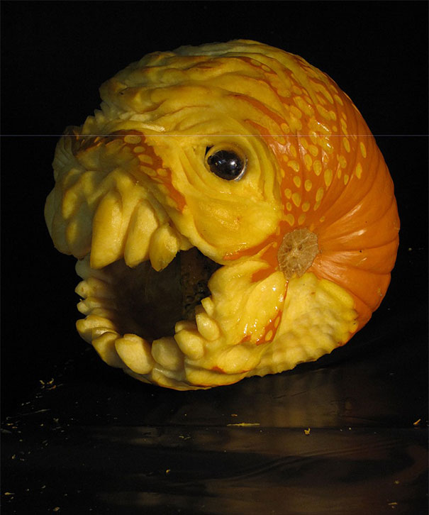 creepy-pumpkin-carvings-jon-neill-15 creepy-pumpkin-carvings-jon-neill-15