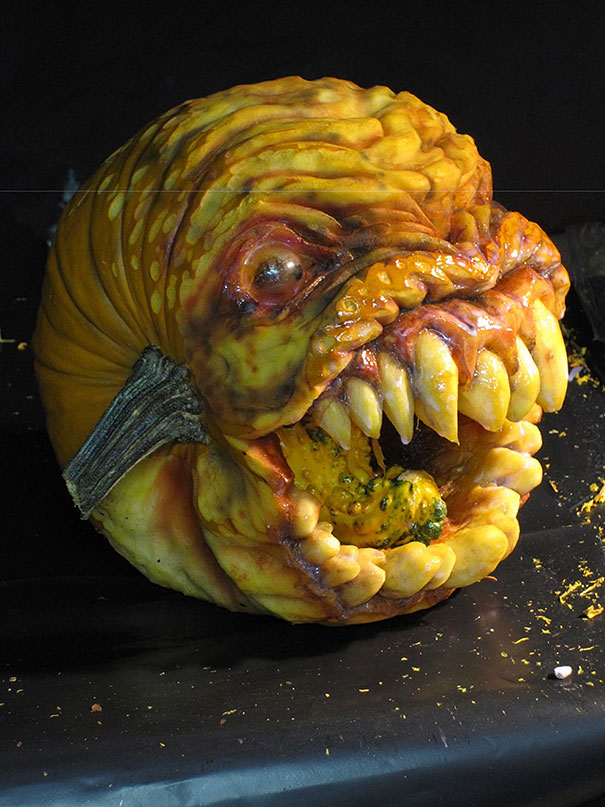 creepy-pumpkin-carvings-jon-neill-7 creepy-pumpkin-carvings-jon-neill-7