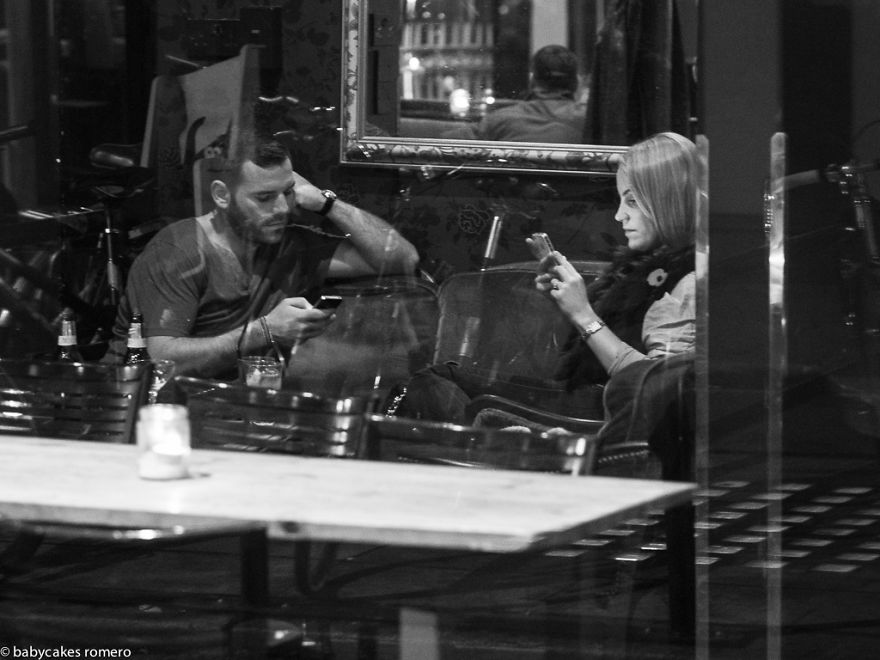 The Death Of Conversation: I Photograph People Obsessed With Their Smartphones The Death Of Conversation: I Photograph People Obsessed With Their Smartphones