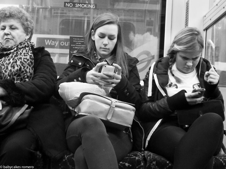 The Death Of Conversation: I Photograph People Obsessed With Their Smartphones The Death Of Conversation: I Photograph People Obsessed With Their Smartphones
