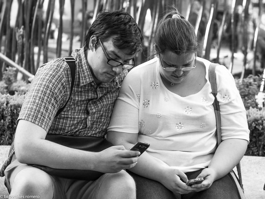 The Death Of Conversation: I Photograph People Obsessed With Their Smartphones The Death Of Conversation: I Photograph People Obsessed With Their Smartphones