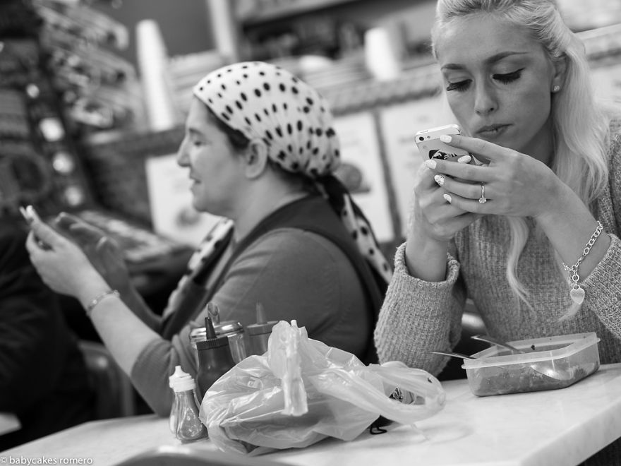 The Death Of Conversation: I Photograph People Obsessed With Their Smartphones The Death Of Conversation: I Photograph People Obsessed With Their Smartphones