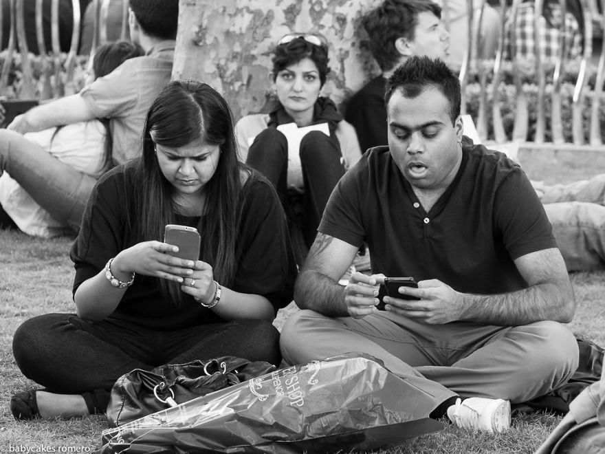 The Death Of Conversation: I Photograph People Obsessed With Their Smartphones The Death Of Conversation: I Photograph People Obsessed With Their Smartphones