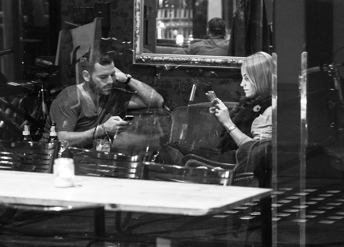 The Death Of Conversation: I Photograph People Obsessed With Their Smartphones