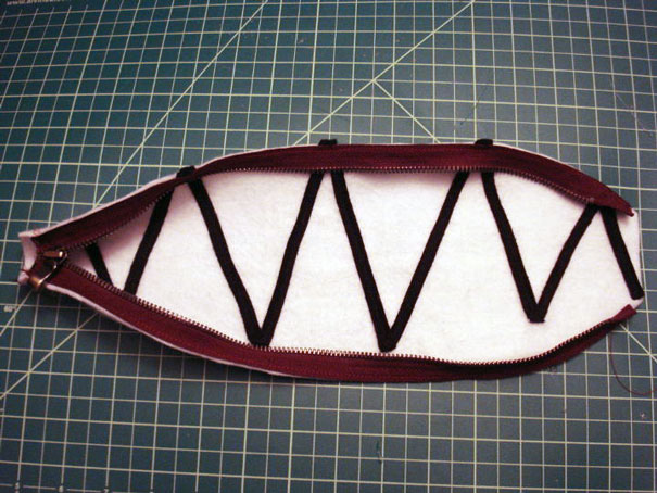 diy-cat-zipper-mouth-sweater-hellovillain-13