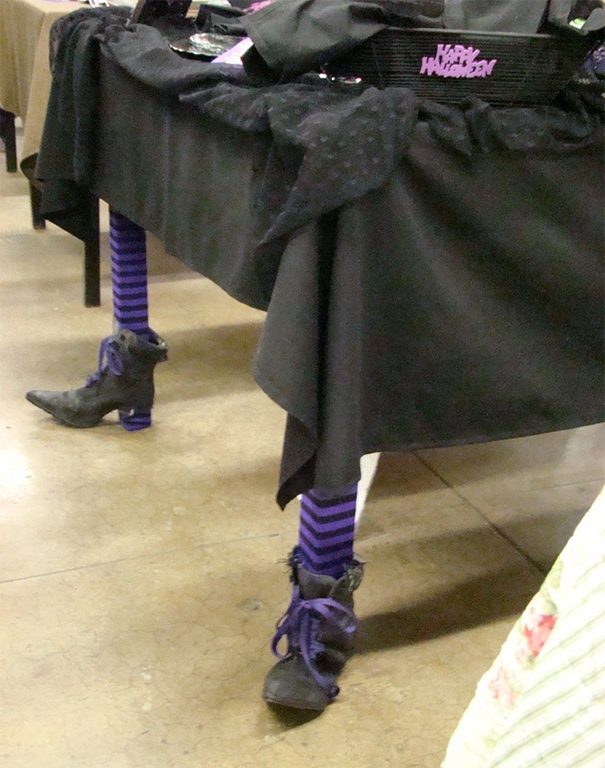 Witch's Walking Table