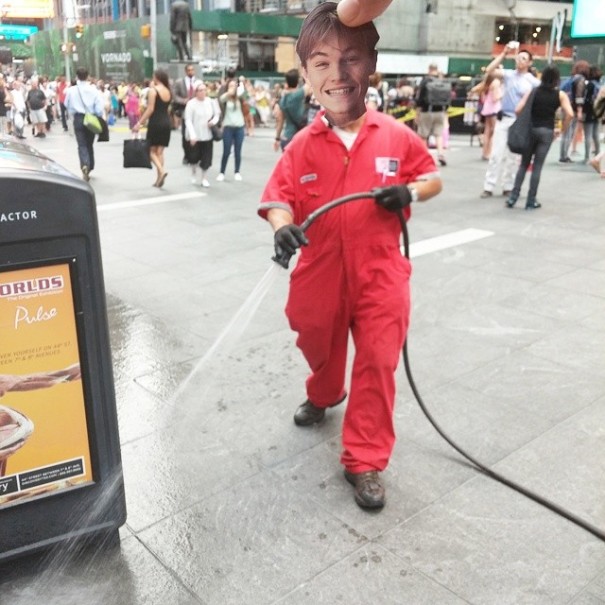 my-day-with-leo-celebrity-photos-joel-strong-5