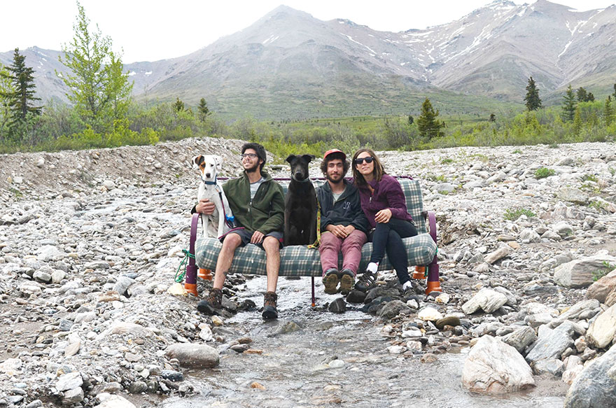 three-friends-two-dogs-one-futon-roadtrip-photos-11